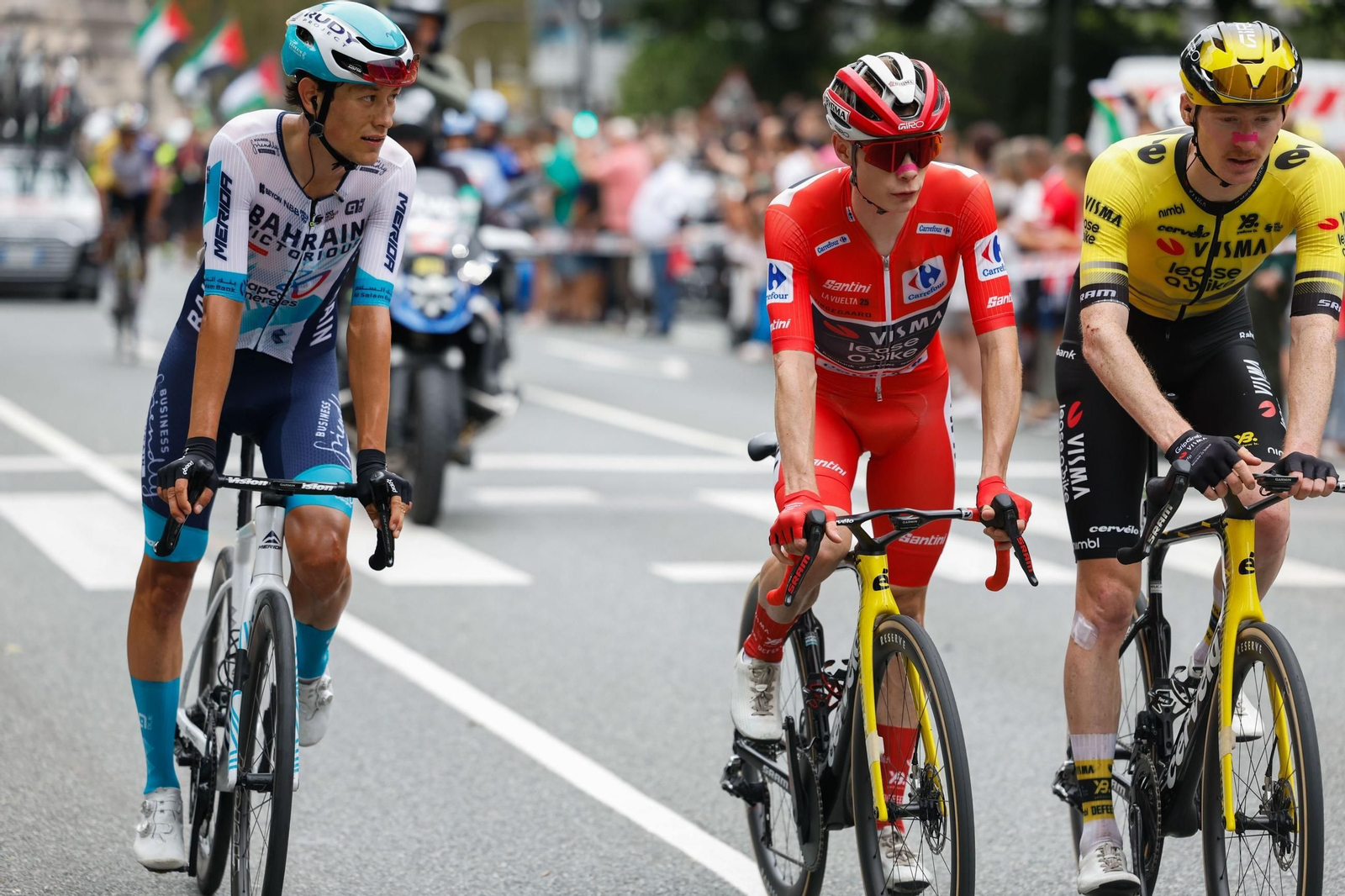 Las fotos de la Vuelta a España con el lío de la suspensión en Bilbao | Etapa 11