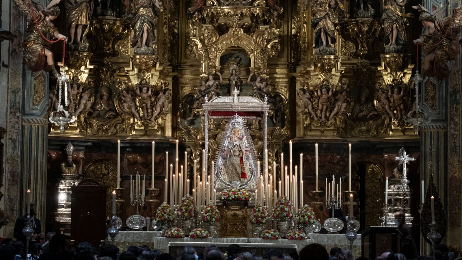 La Virgen del Rocío del Salvador en su altar de cultos