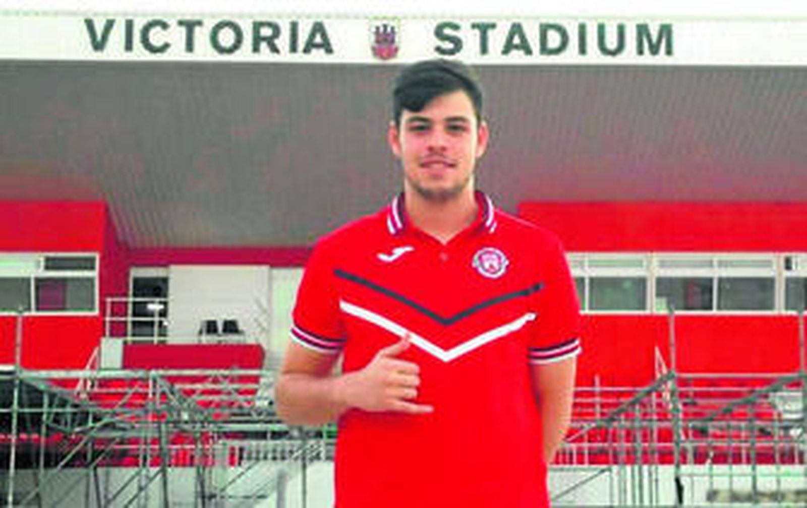 Raúl Hernández posa en el Victoria Stadium de Gibraltar.