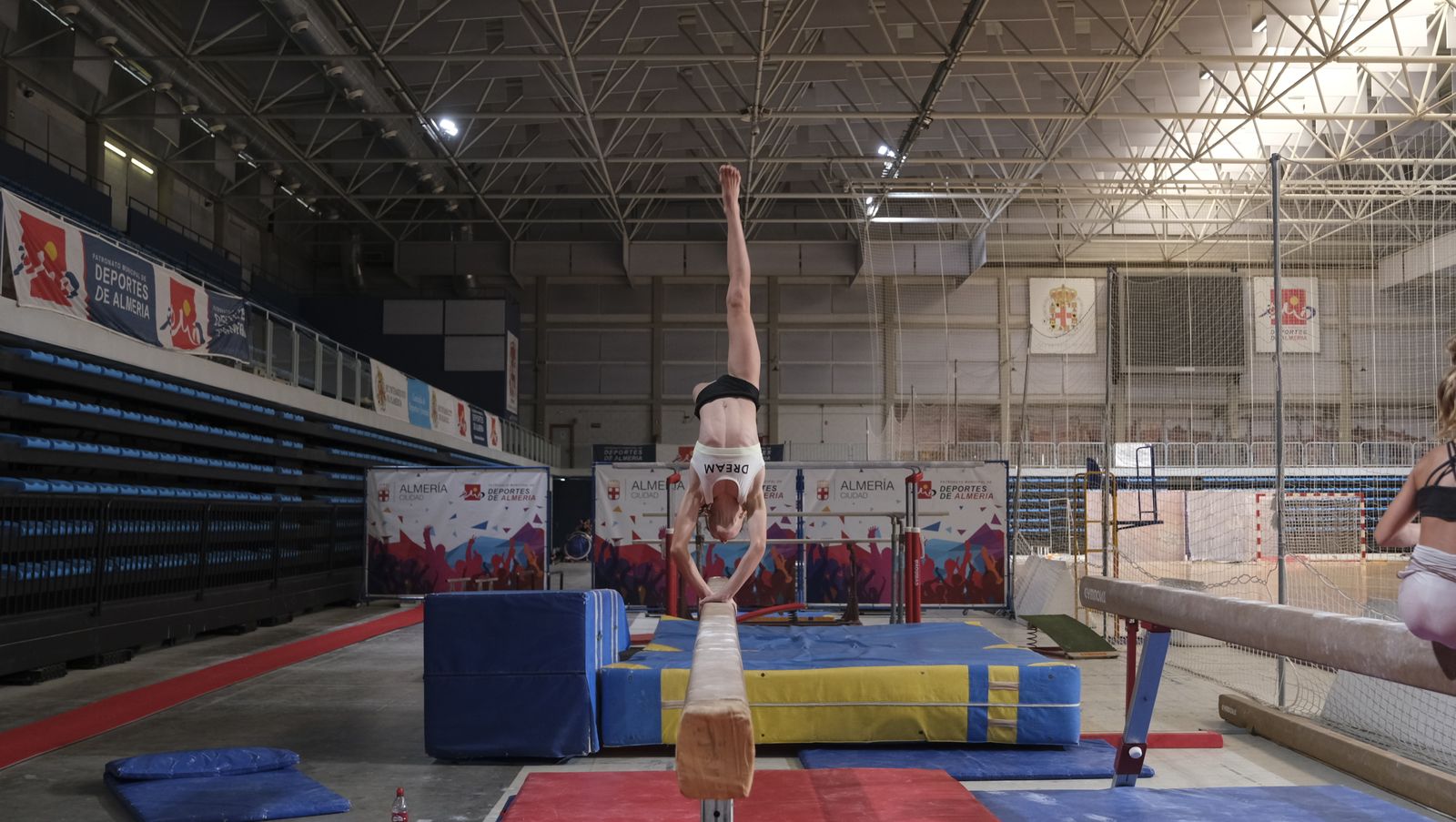 Imágenes de los entrenamientos de los gimnastas almerienses