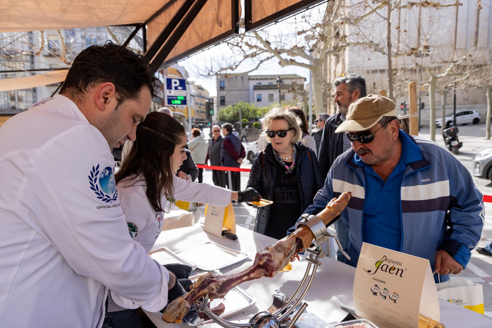 Izado de la Bandera de Andalucía y en un desayuno molinero en Jaén