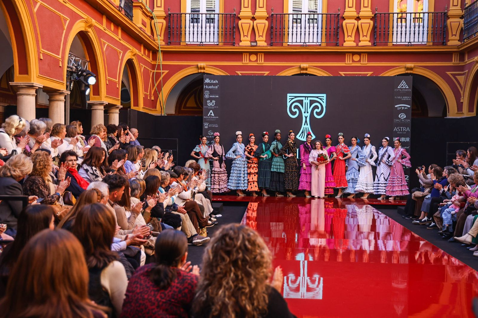 Fotografías de la Pasarela Huelva Flamenca 2026