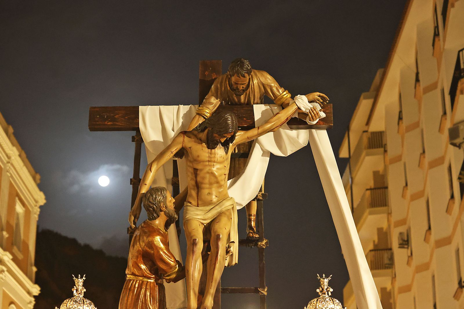Las fotografías del Vía Crucis de las Hermandades de Huelva