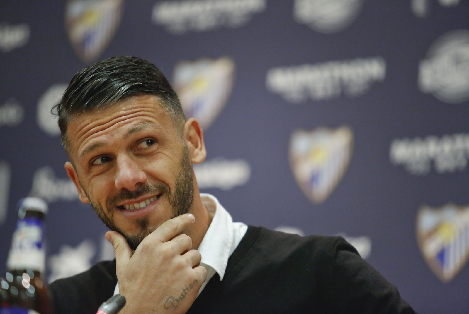Demichelis sonríe, ayer, en su presentación.