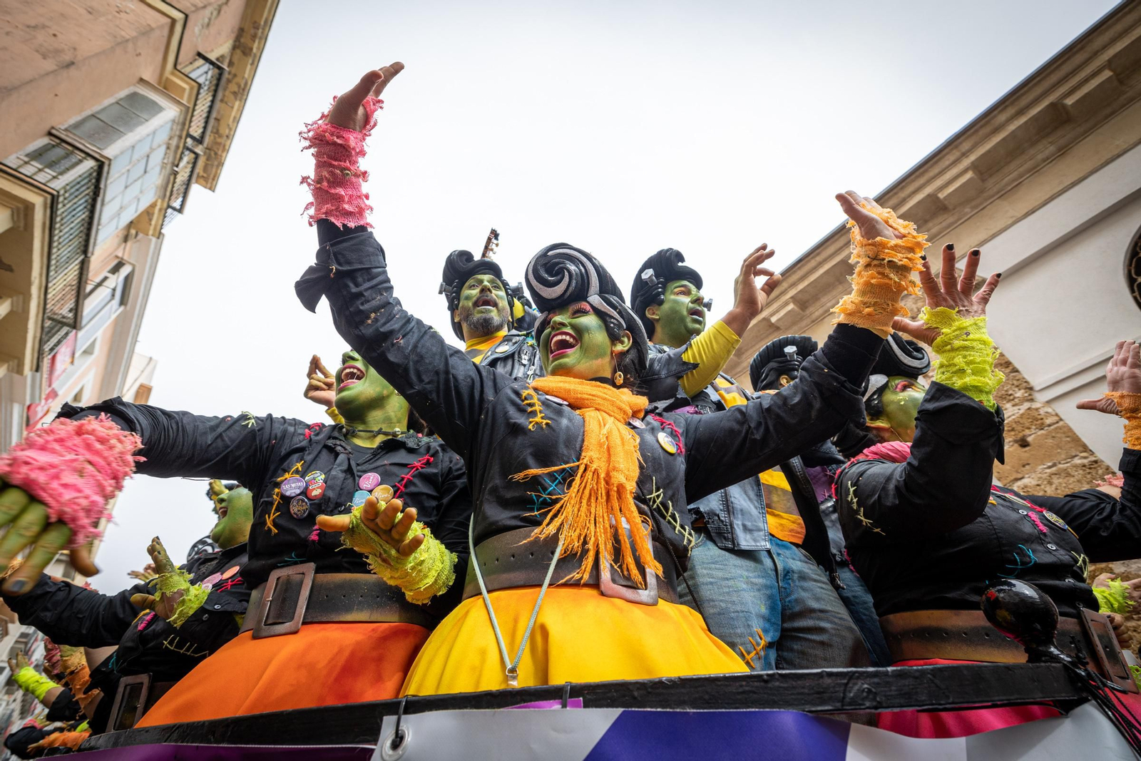 Imágenes del lunes de coros e ilegales del Carnaval de Cádiz 2023