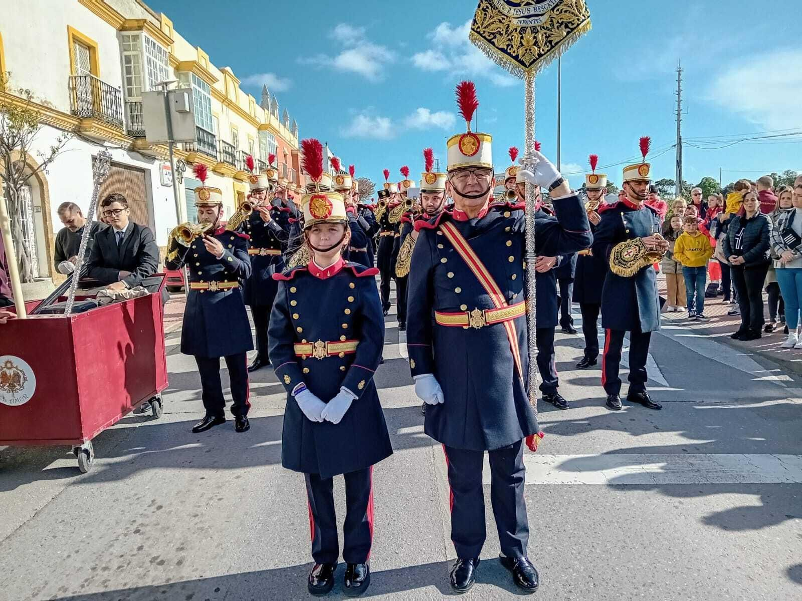 Las imágenes del Martes Santo en Chiclana 2024: El Amor y Afligidos