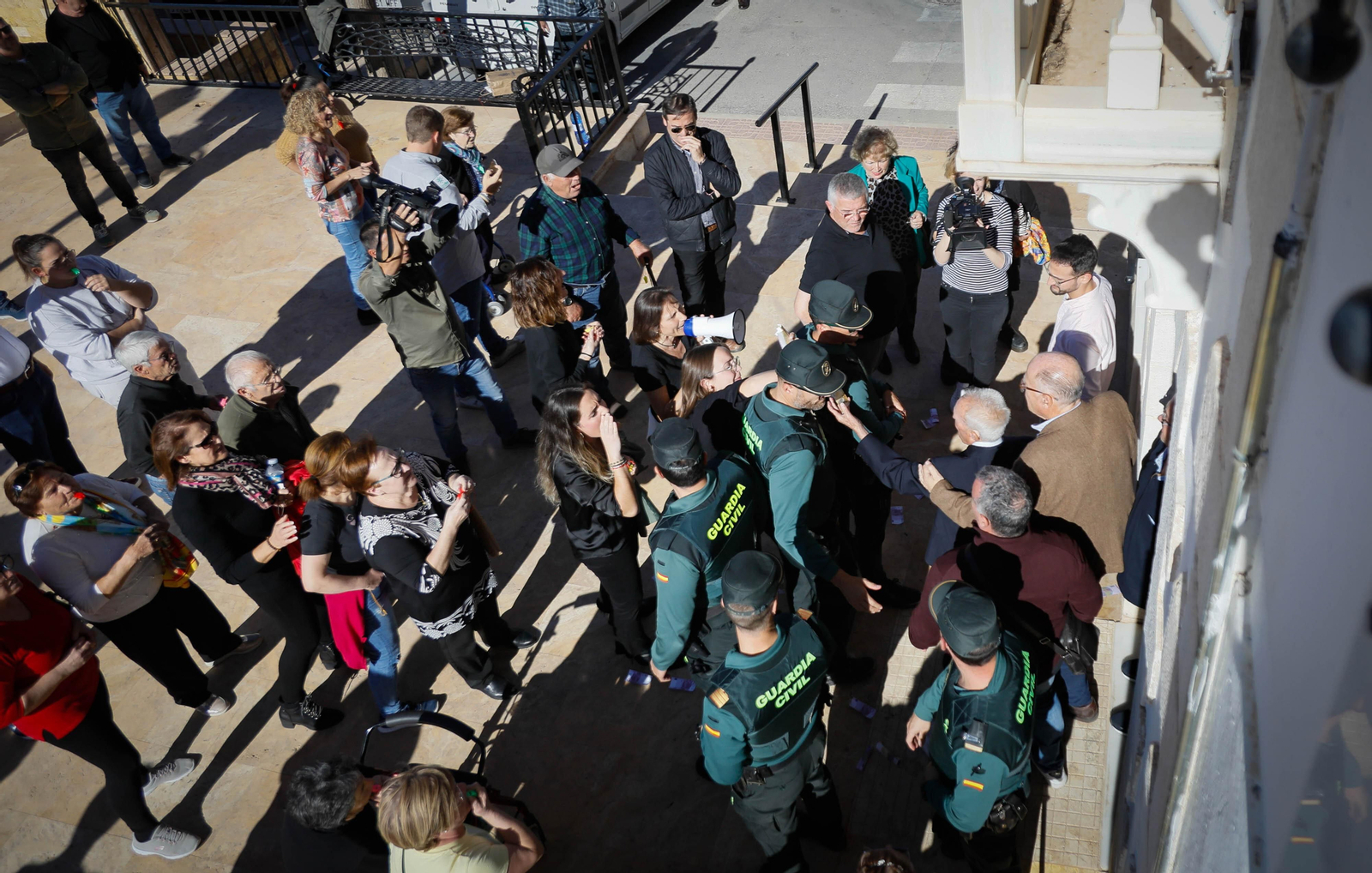 Imágenes de la moción de censura en Chercos