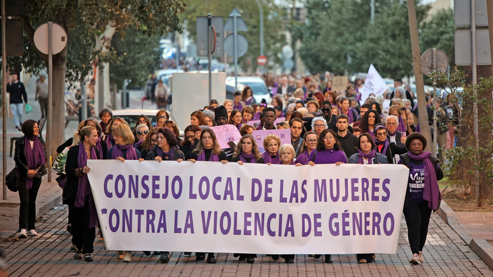 Imágenes de la manifestación del 25N 2024 en Jerez