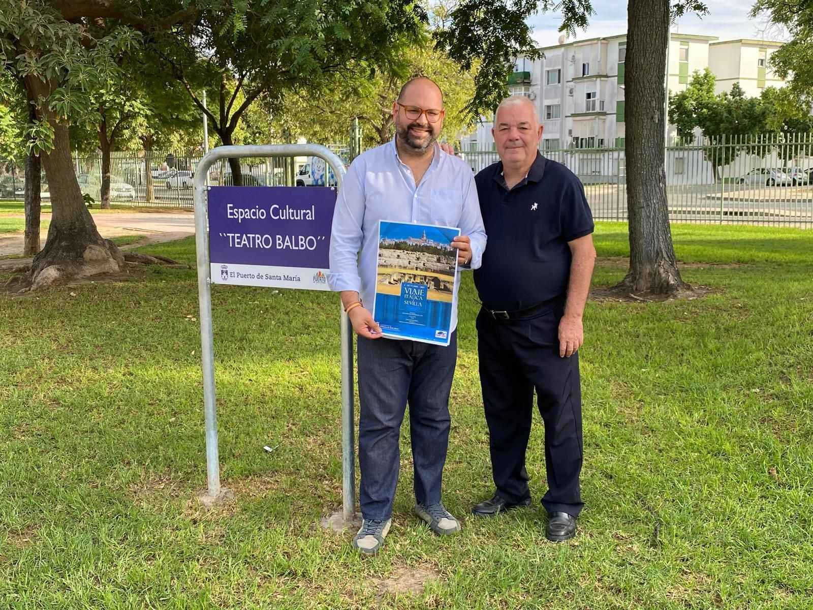 El profesor Emilio Flor, con Javier Bello.