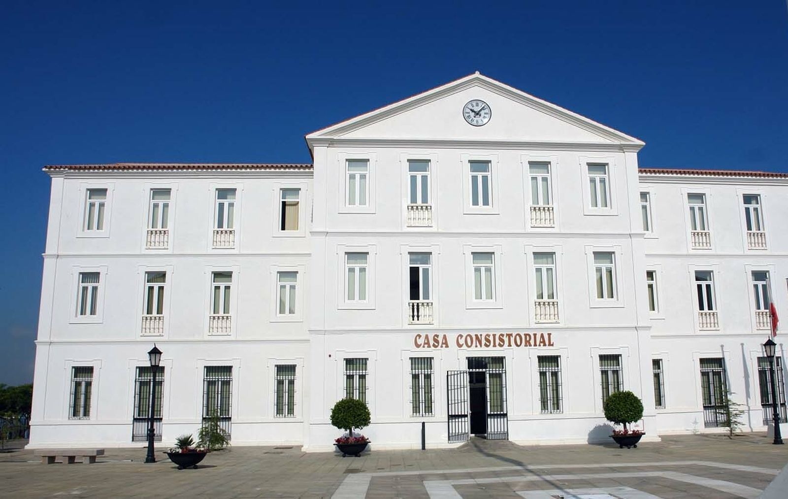 El Ayuntamiento de San Roque, en la Plaza de las Constituciones.