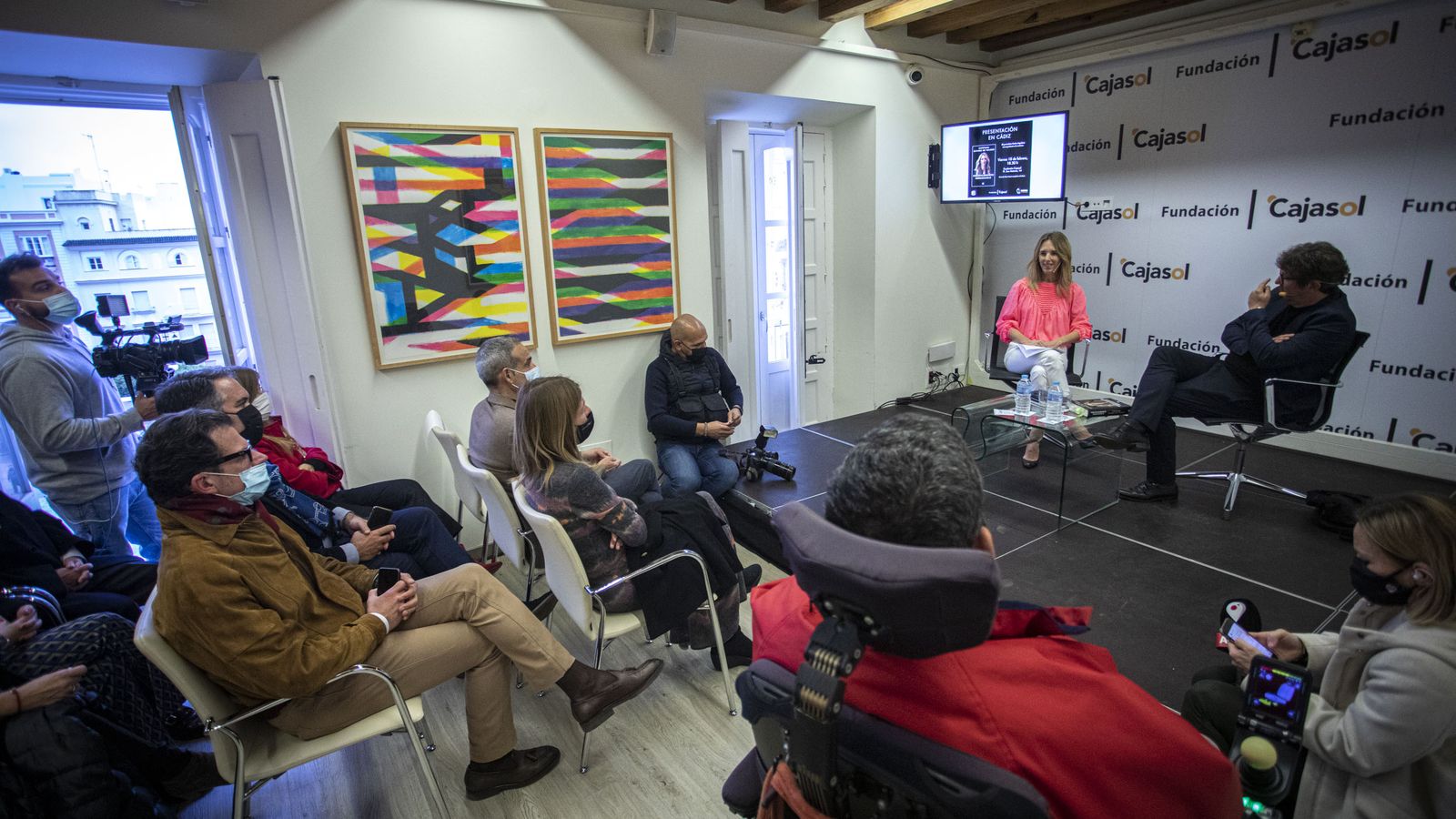Numeroso no quiso perderse la intervención de Cayetana Álvarez de Toledo en Cádiz.