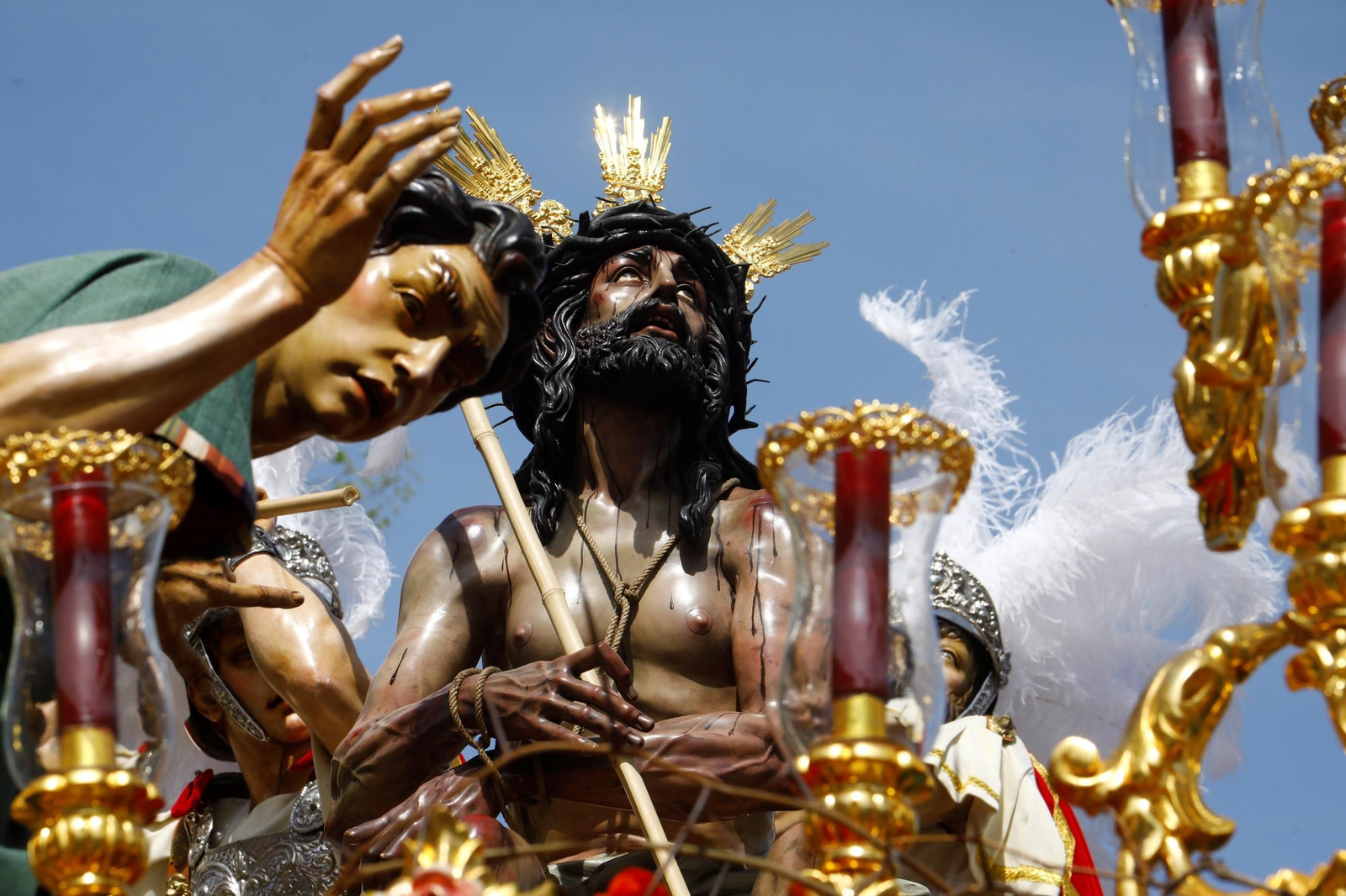 El Señor de la Coronación de Espinas, en su paso procesional. El Señor de la Coronación de Espinas, en su paso procesional.