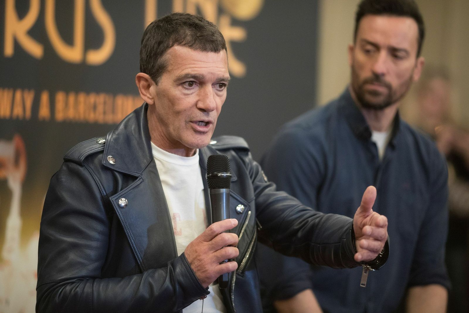 Antonio Banderas, junto a Pablo Puyol, en la reciente presentación de ‘A Chorus Line’ en el Teatro Tívoli de Barcelona.