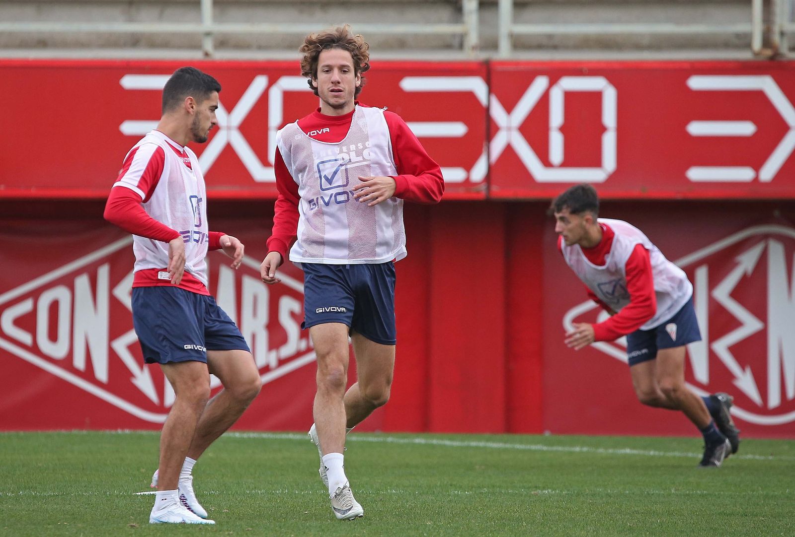Fotos del entrenamiento del Algeciras CF con el portero Rubén Miño