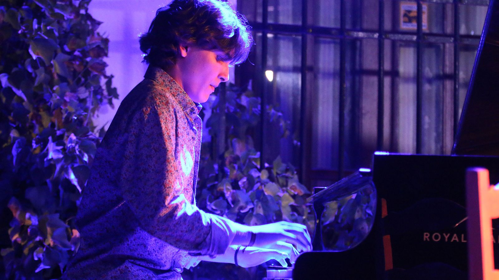 José Carlos Esteban Hanza al piano.