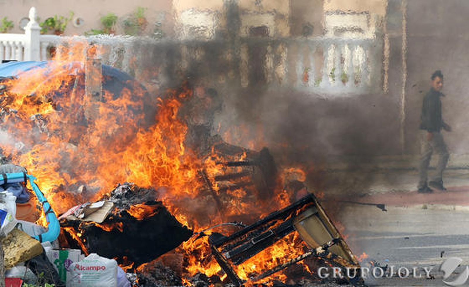 La noche fue larga para el cuerpo de bomberos.

Foto: Miguel Angel Gonzalez
