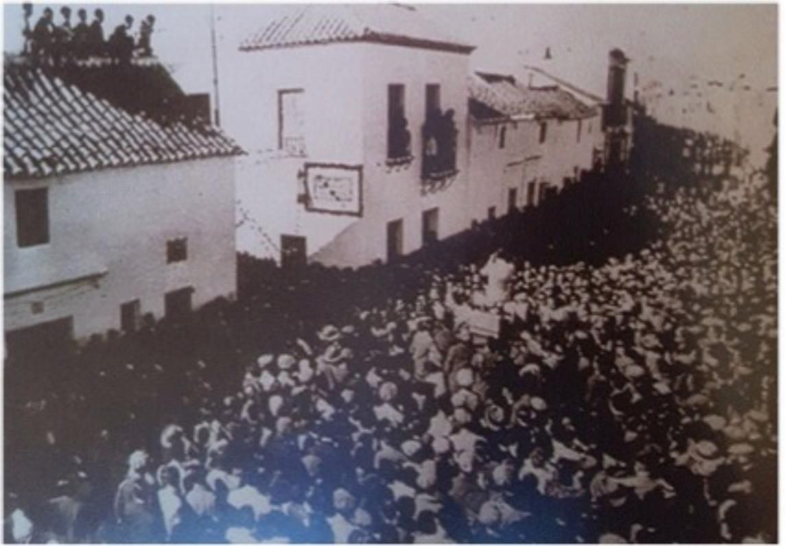 Foto de la calle de Marchena que el ayuntamiento rotuló con su nombre en 1940. Foto de la calle de Marchena que el ayuntamiento rotuló con su nombre en 1940.