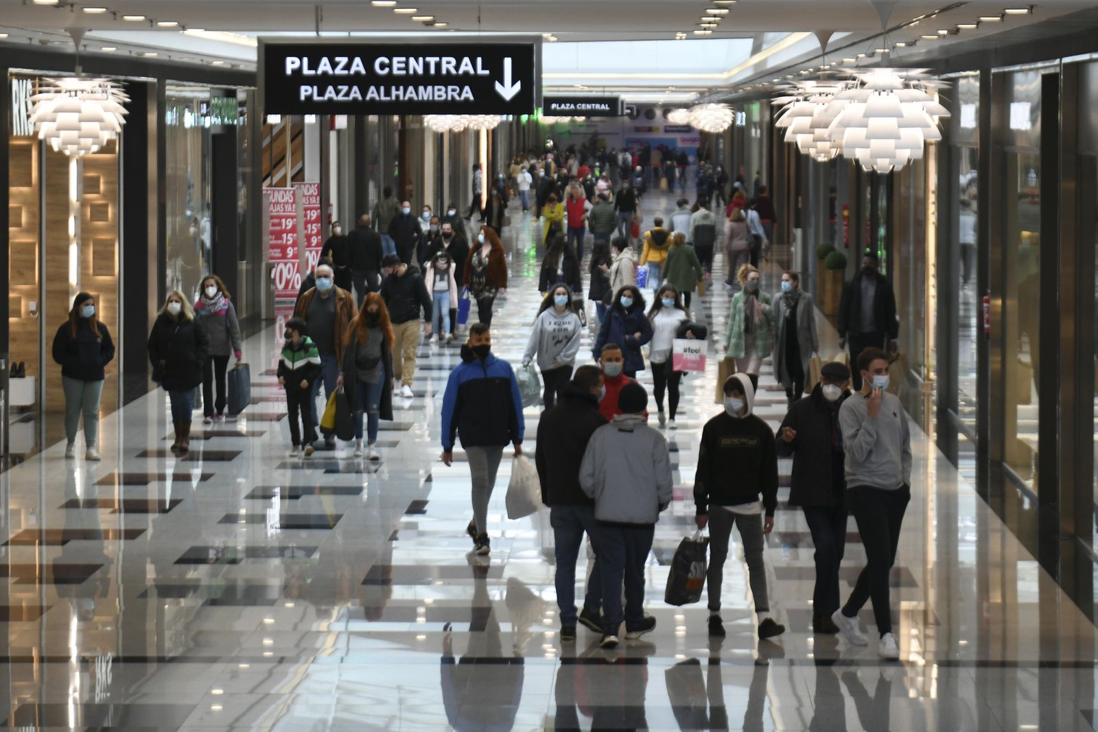 Fotos: las rebajas en el Nevada Shopping de Granada