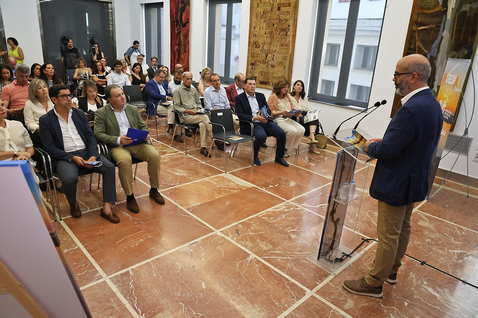 Imágenes de la presentación de la revista de Turismo "Huelva Tu Destino"