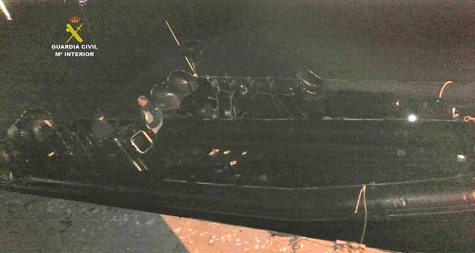 La espectacular 'goma' usada por los narcotraficantes pudo ser intervenida tras una persecución de una hora por aguas del río Guadalquivir.