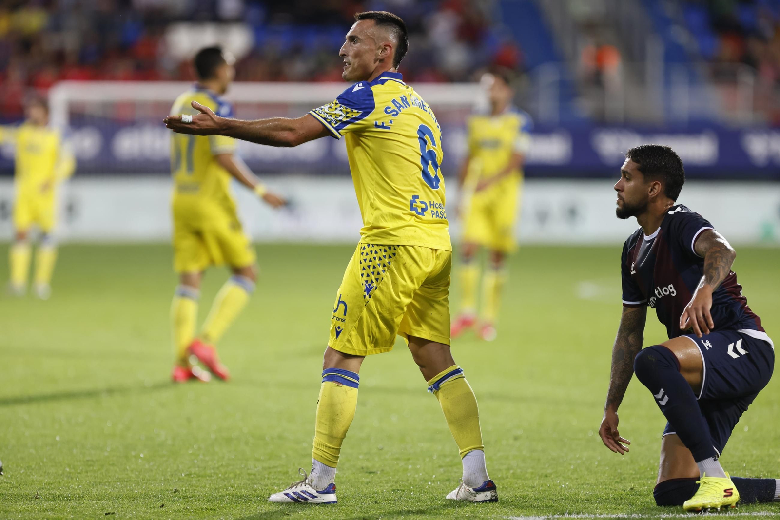 Las imágenes del partido de fútbol Éibar - Cádiz