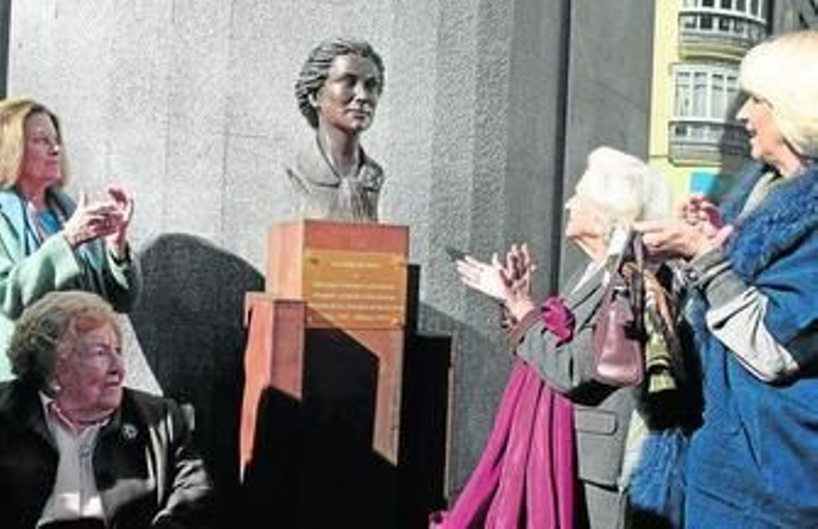 Imagen del busto el día de su inauguración, en diciembre de 2014.