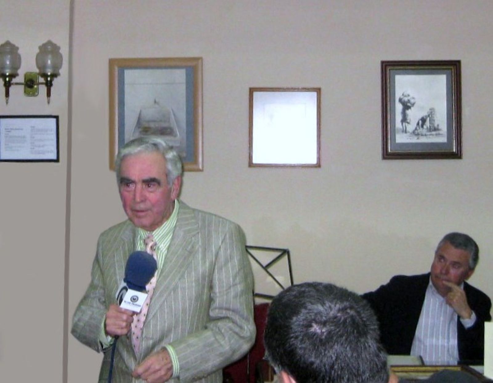 Miguel Roldán, en el Casino de Los Palacios,  con motivo del homenaje que esta entidad le tributó en abril de 2011.