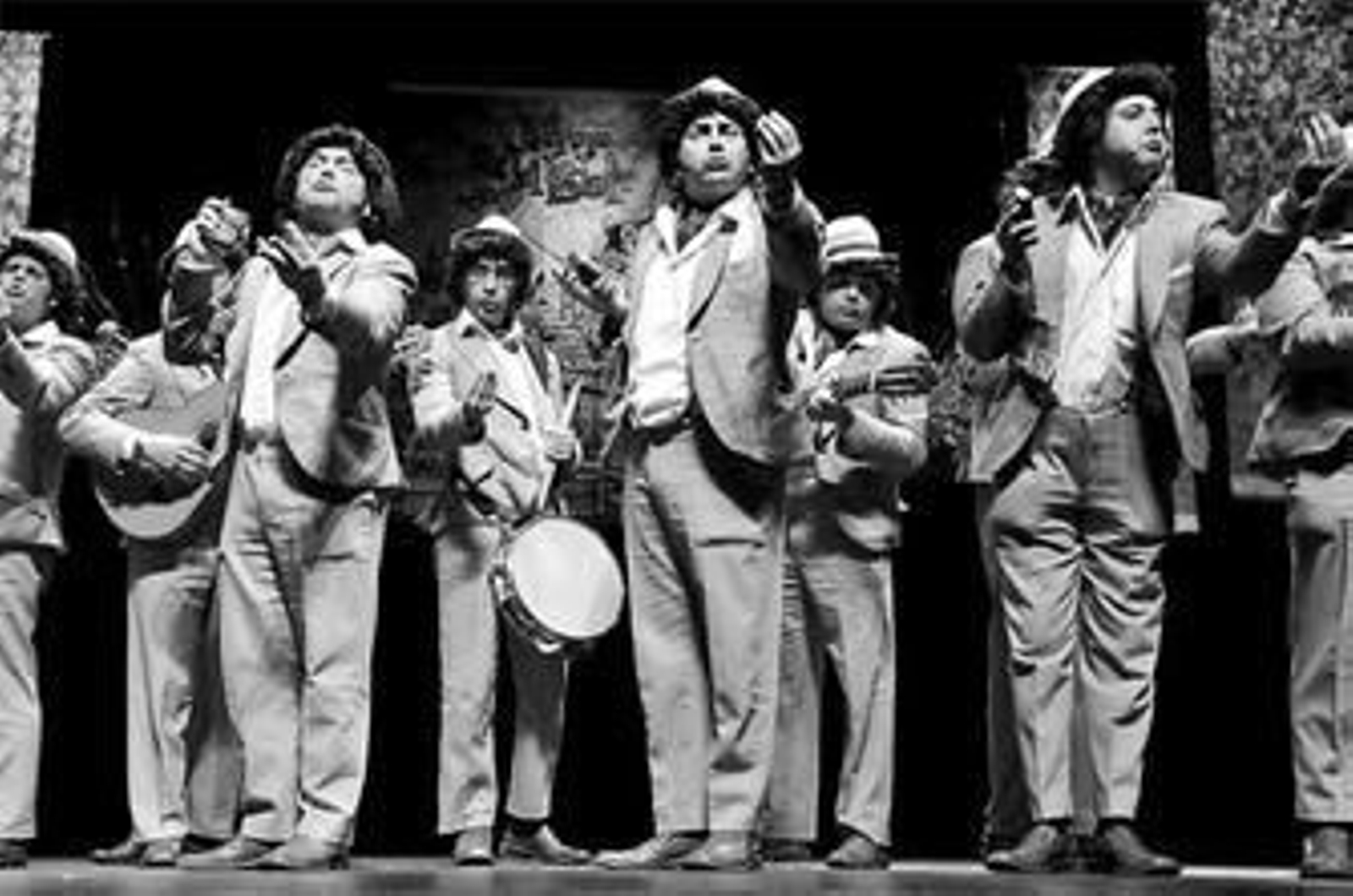 Instante de la actuación de la chirigota del Selu el miércoles por la noche en el Teatro de Las Cortes.