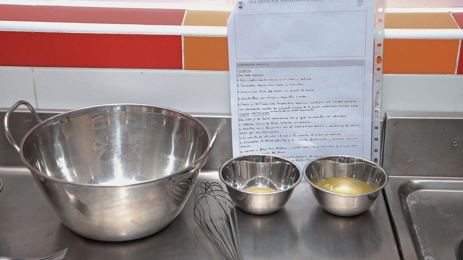 Receta, utensilios de cocina e ingredientes. Receta, utensilios de cocina e ingredientes.