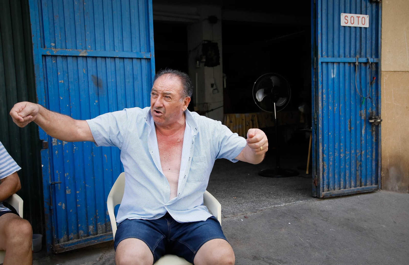 Imágenes de las quejas vecinales ante los cortes de luz en el barrio de pescadería