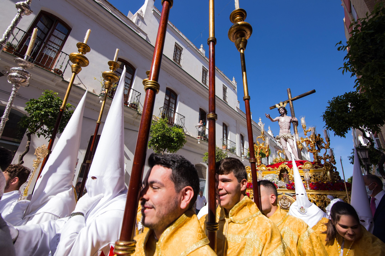 Domingo de Pascua en San Fernando, las imágenes de la hermandad de la Resurrección