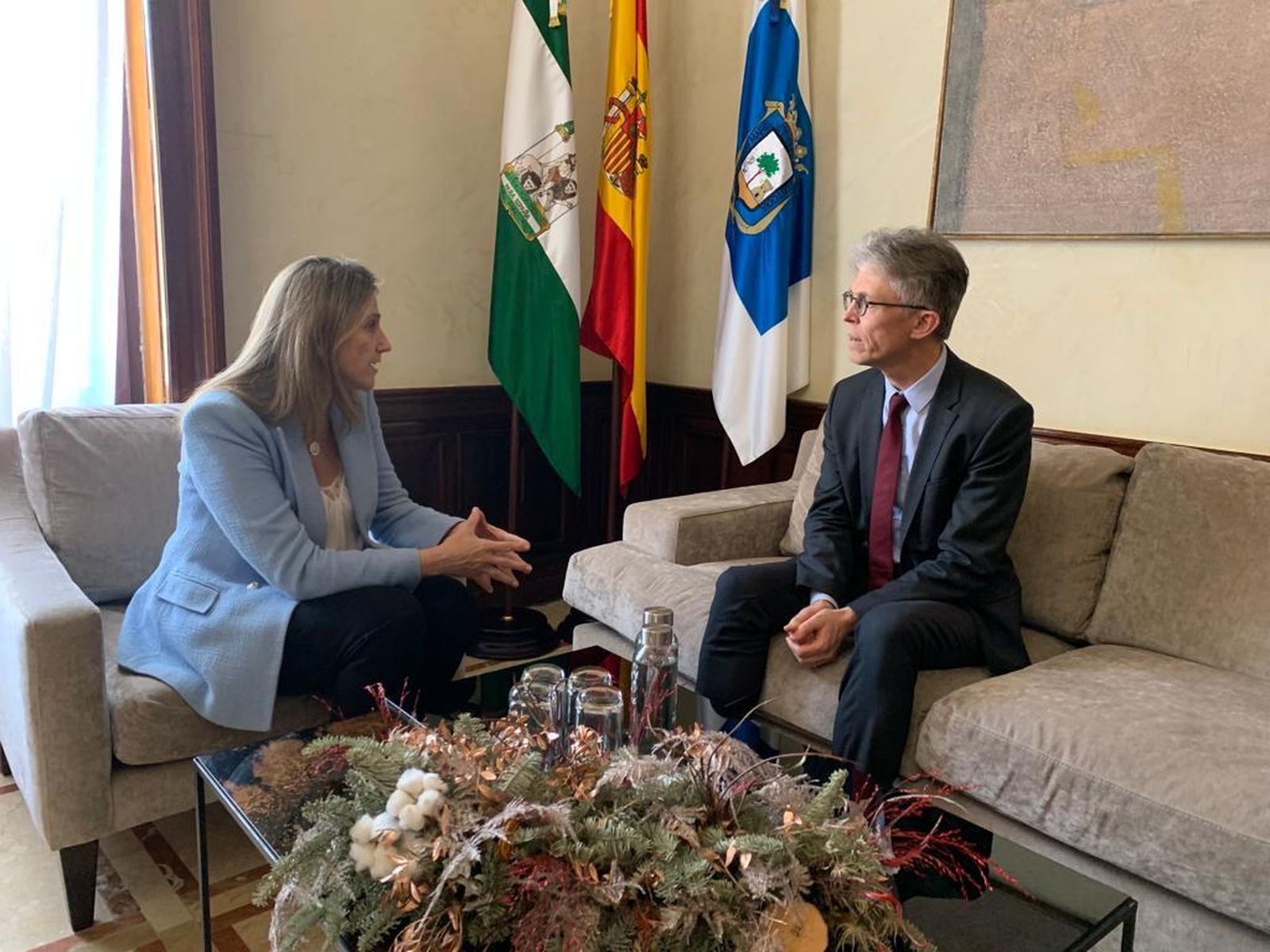 La primera teniente alcalde, María Villadeamigo, junto al embajador de Bélgica