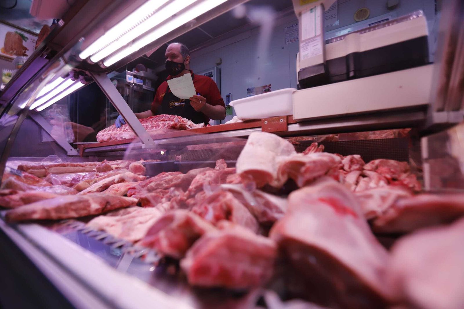 Una carnicería en el Mercado del Carmen.