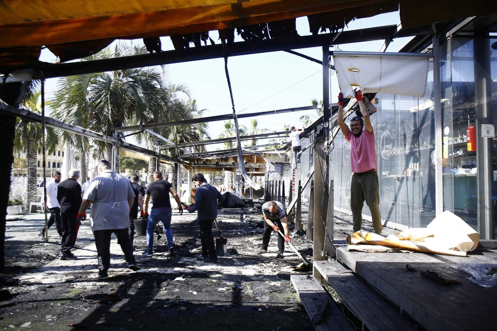 Las fotos de la terraza de un restaurante calcinada tras un incendio