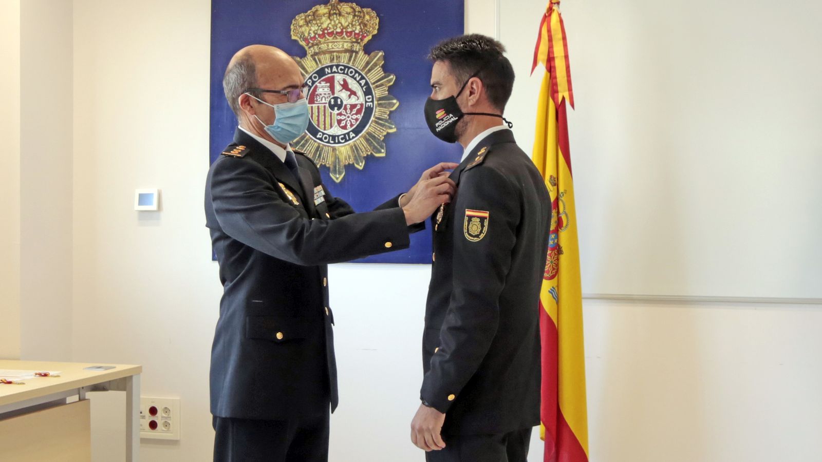 Medallas de Santo Angel en la comisaria de Jerez