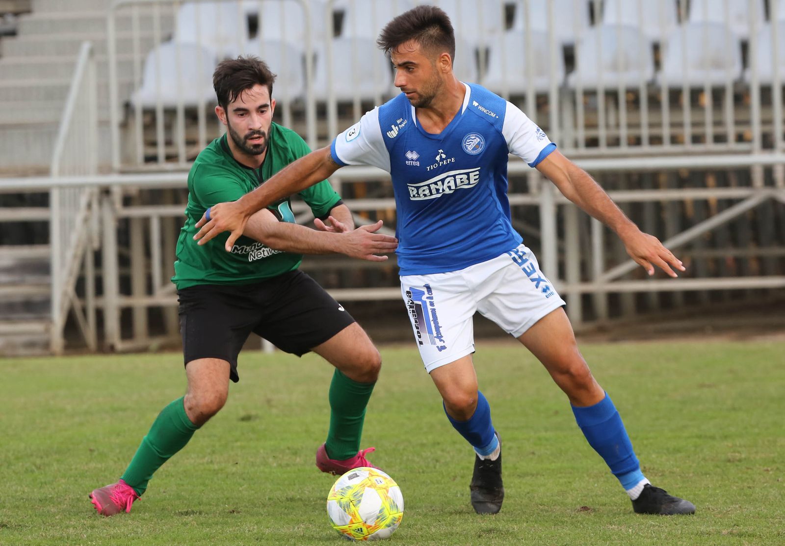 Imágenes del partido entre el XerezDFC y el Jerez industrial