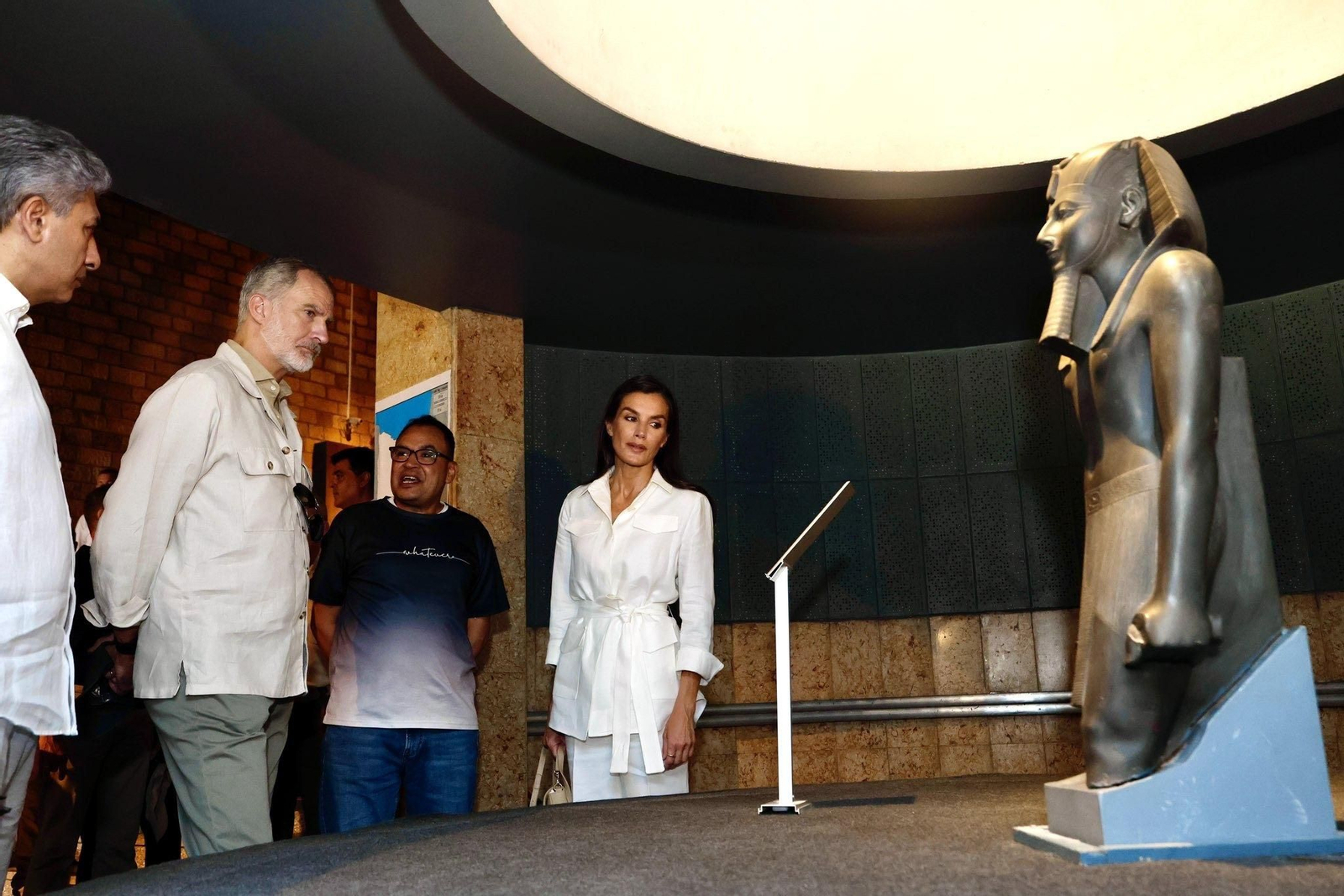 Las fotos de la visita de don Felipe y doña Letizia al Valle de los Reyes de Egipto, en Luxor