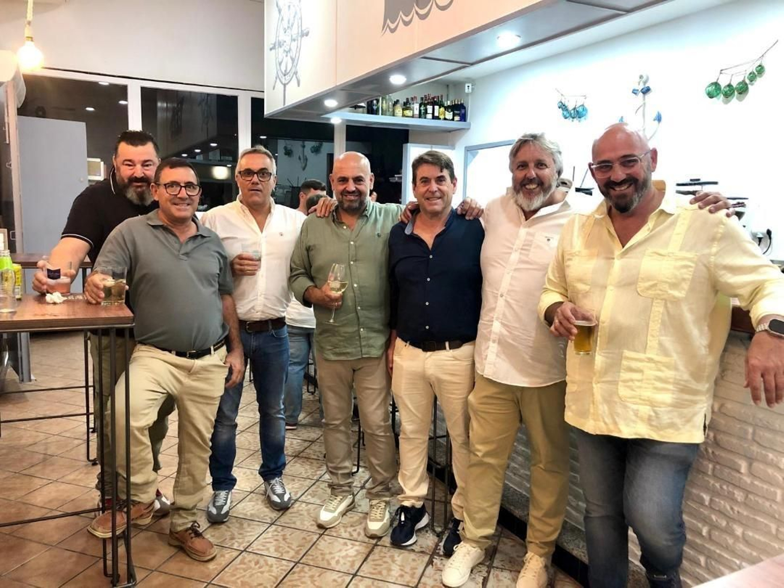 Manuel Vélez, Diego Cortés, Marco Cortés, Antonio Morales, Miguel González, Juanma Vega y Manuel Lores. Manuel Vélez, Diego Cortés, Marco Cortés, Antonio Morales, Miguel González, Juanma Vega y Manuel Lores.
