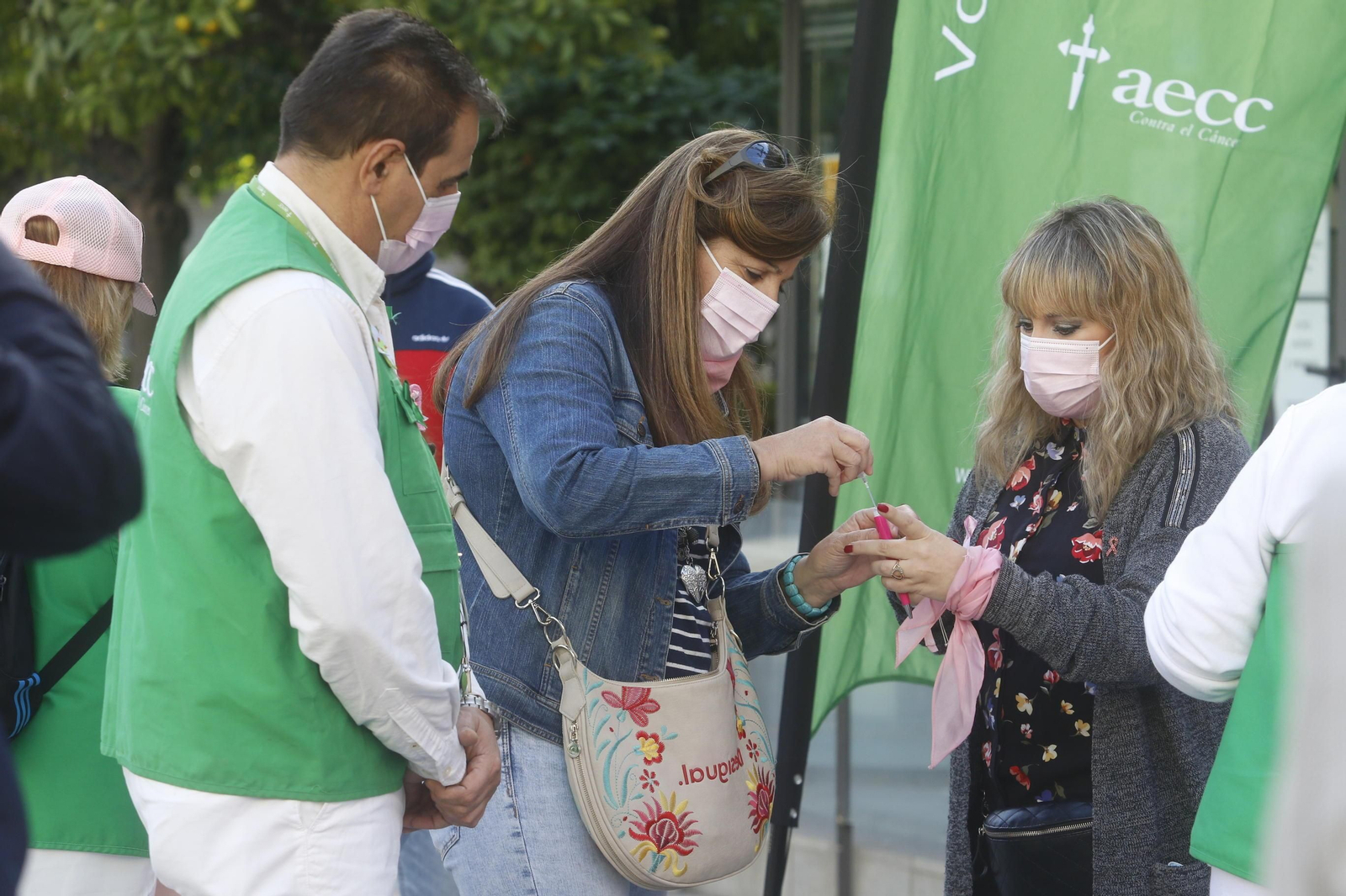 La celebración del Día Contra el Cáncer de Mama en Córdoba, en fotografías