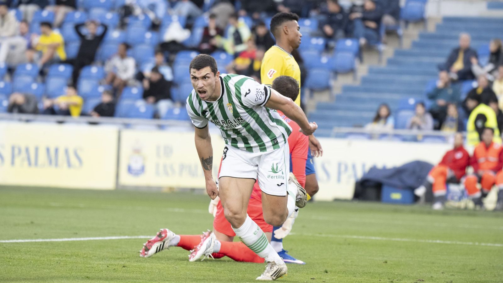 Adri Fuentes celebra su gol en el primer tiempo del Las Palmas - Córdoba CF.