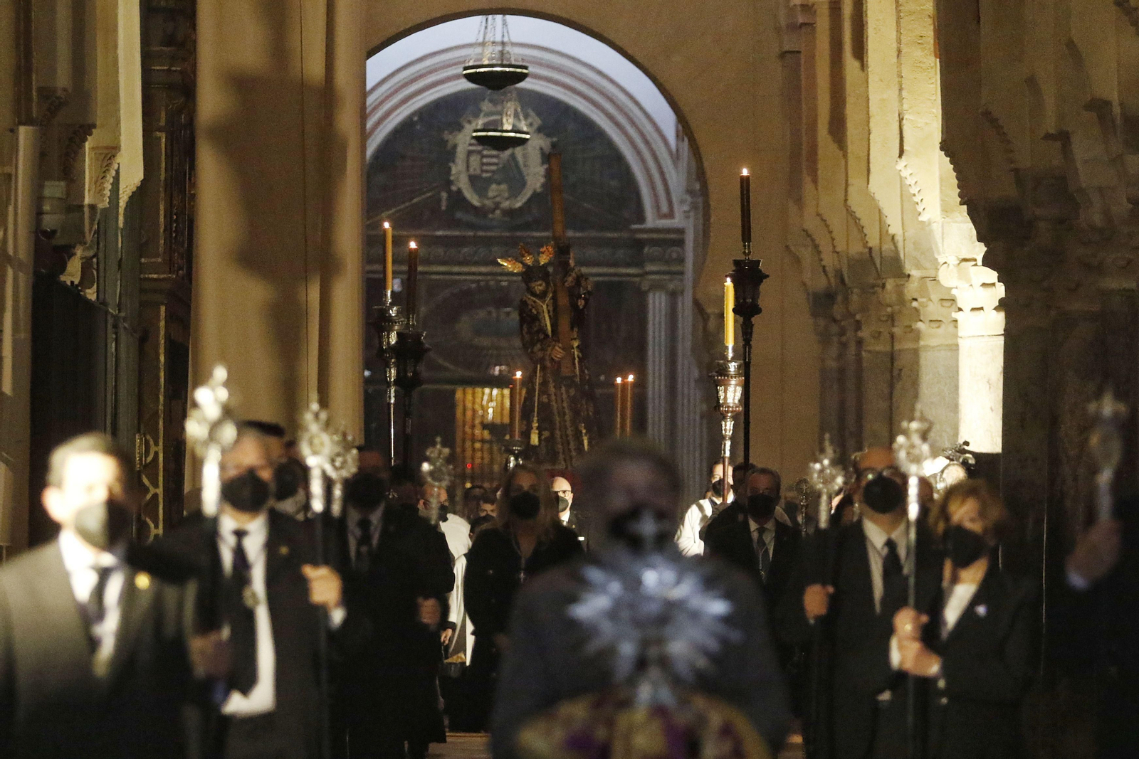 El Vía Crucis de las Cofradías de Córdoba, en imágenes