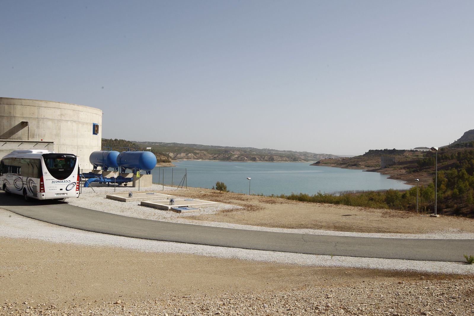 Una de las balsas de la infraestructura del trasvase en Almería.