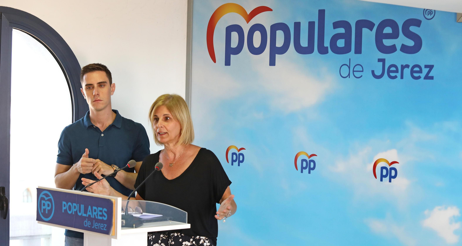 García-Pelayo, junto al edil Jaime Espinar, en una comparecencia en la sede del PP.