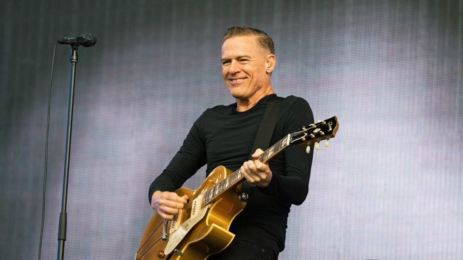 Bryan Adams, durante un concierto realizado recientemente.