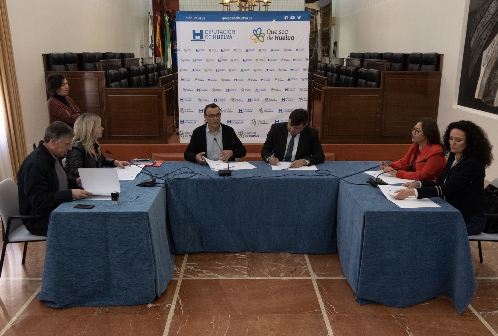 Ignacio Caraballo y los cinco regidores implicados en el proyecto.