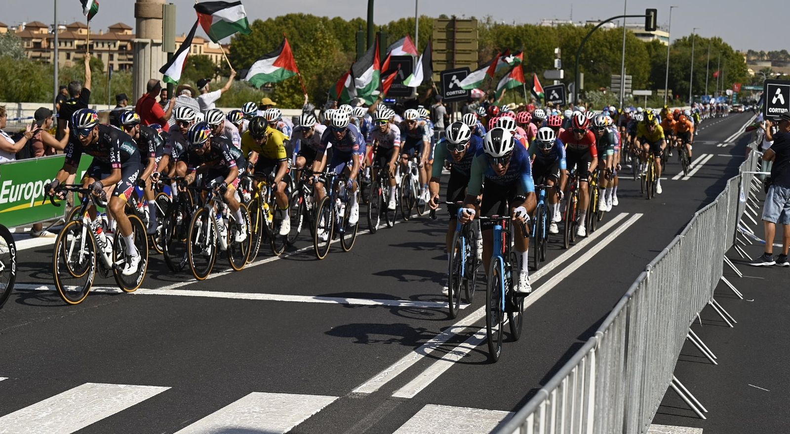 Las fotos del ambiente del paso de la Vuelta a España por Córdoba