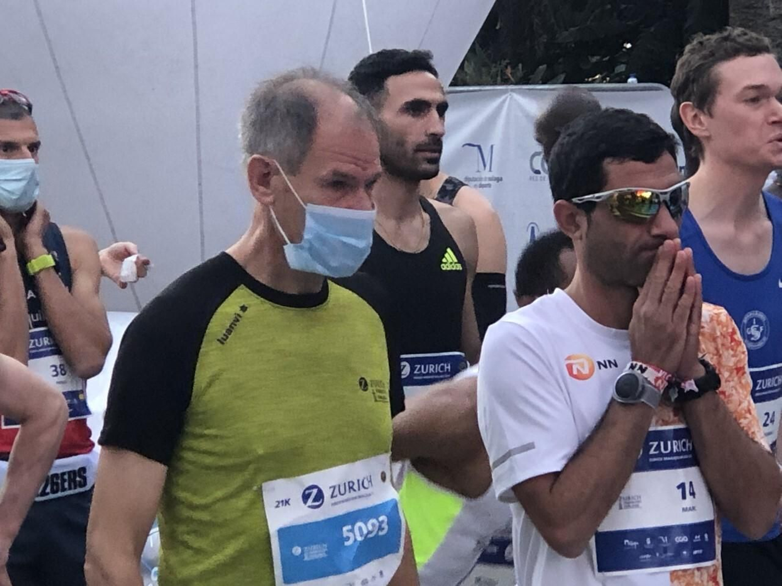 Abel Antón, a la izquierda, en la Maratón de Málaga.
