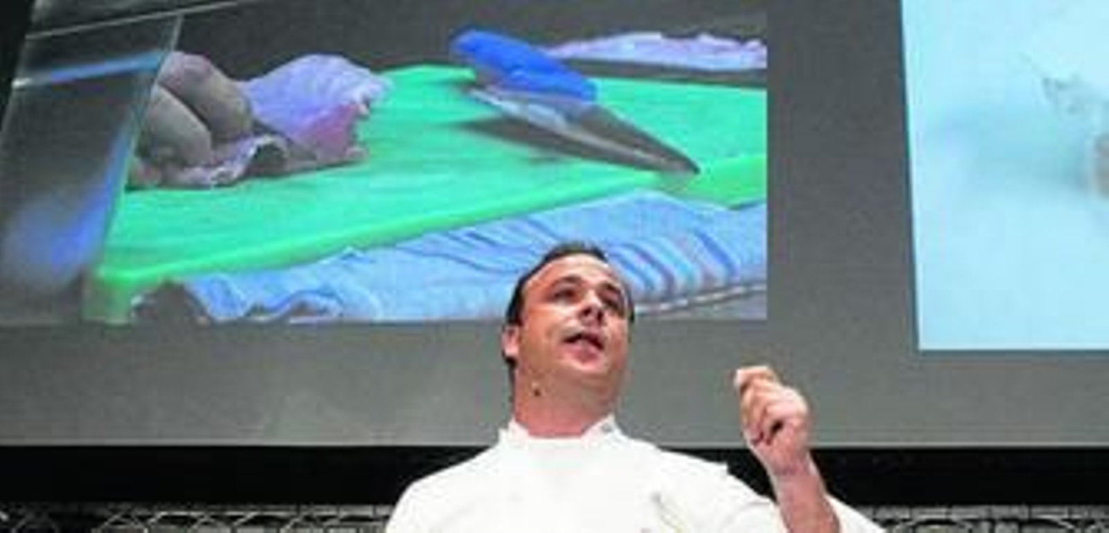 Ángel León durante una de sus conferencias.