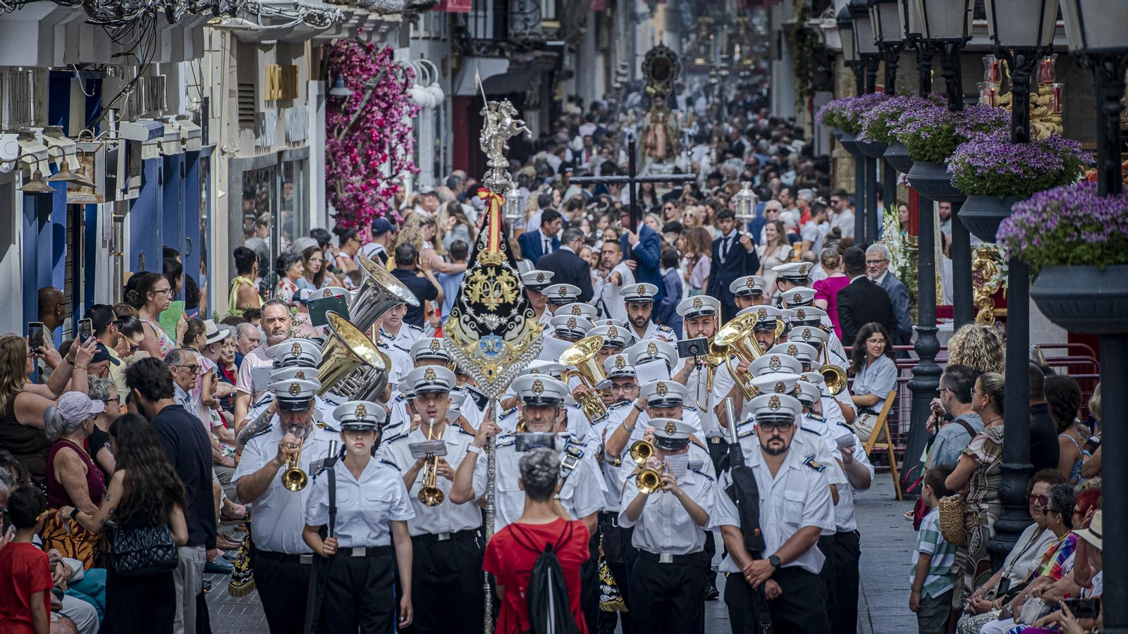 Búscate entre las imágenes del Domingo de Corpus en Cádiz