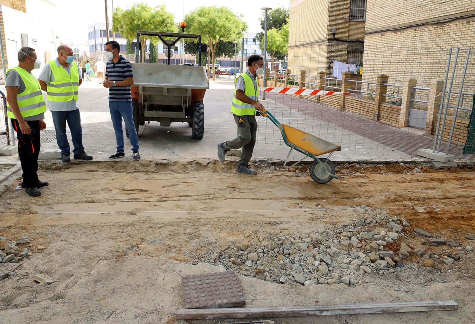 El teniente de alcaldesa José Antonio Díaz visitando las obras.